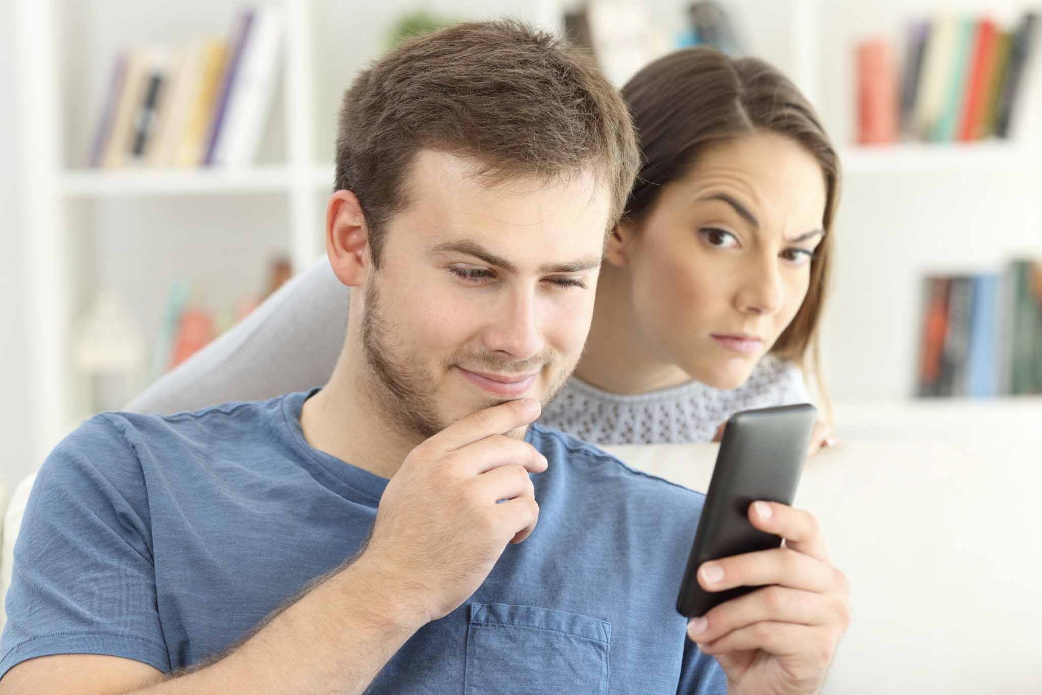 How to follow your spouse through WeChat 